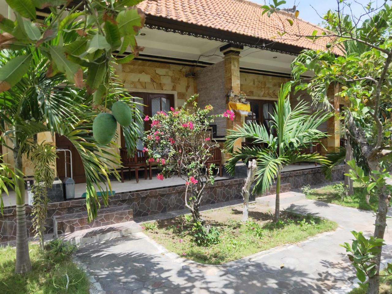 Tiki Bar And Guest house 2*