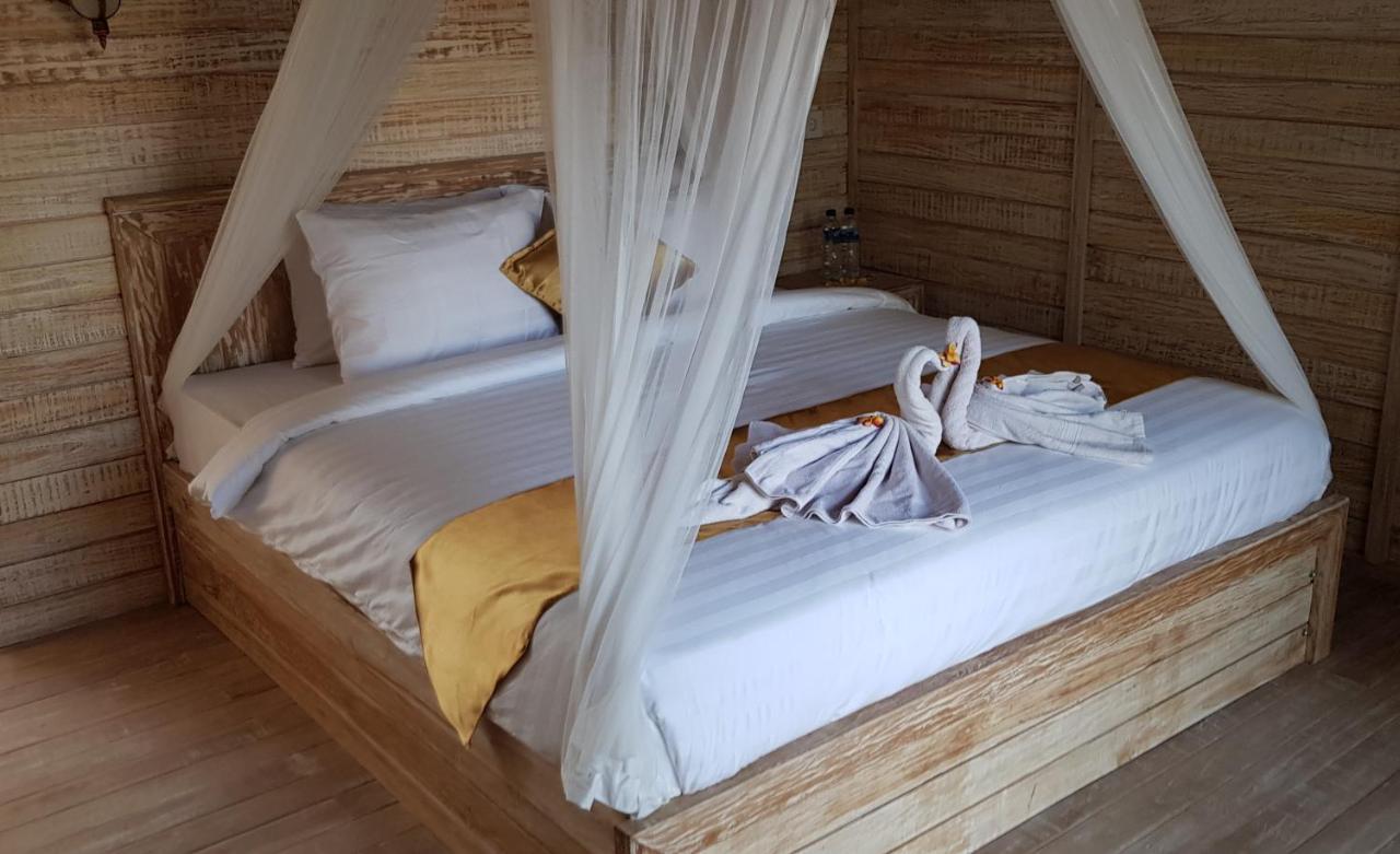 Tiki Bar And Nusa Lembongan (Bali)