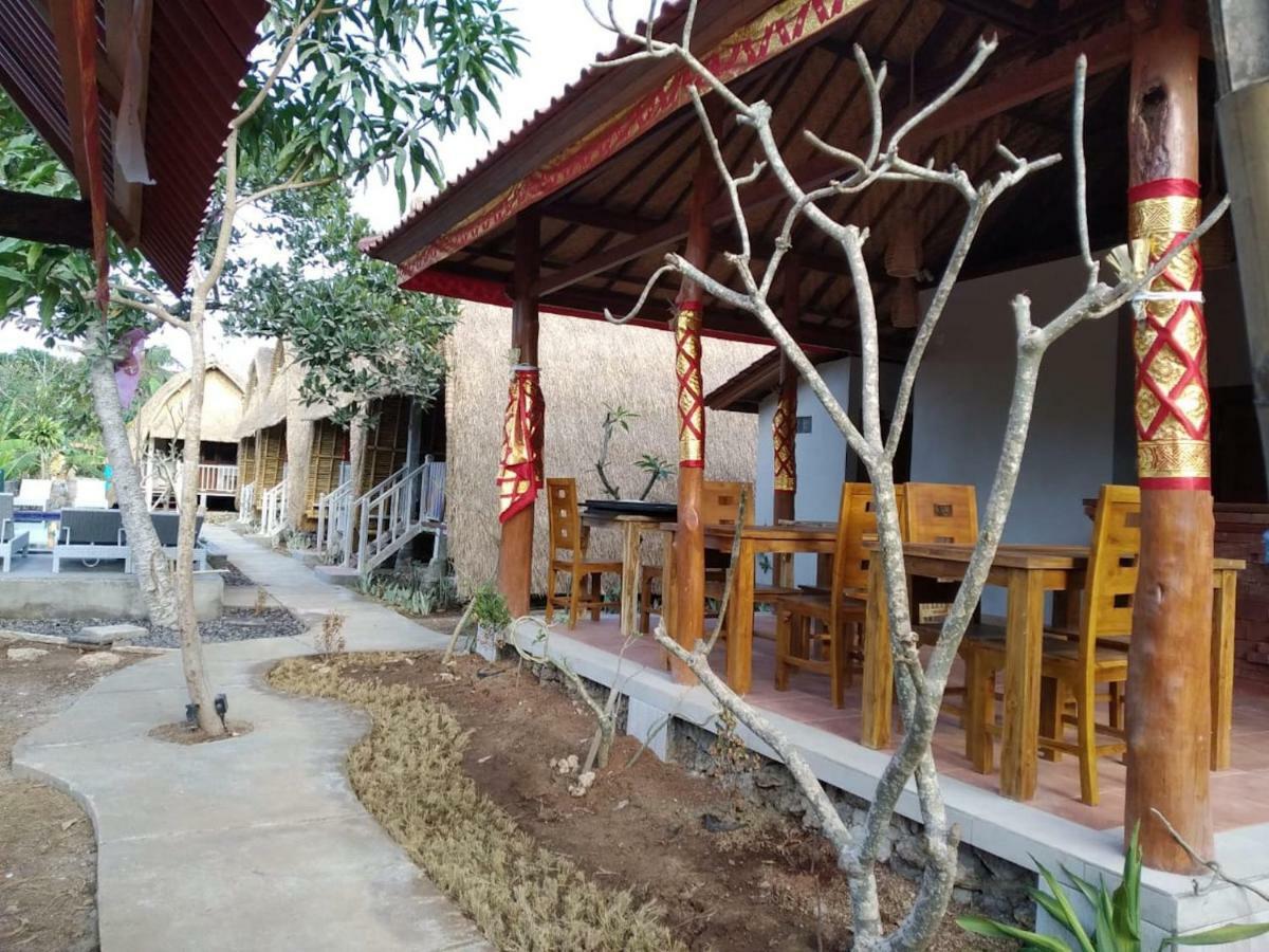 Honeybee Huts Bed & Breakfast