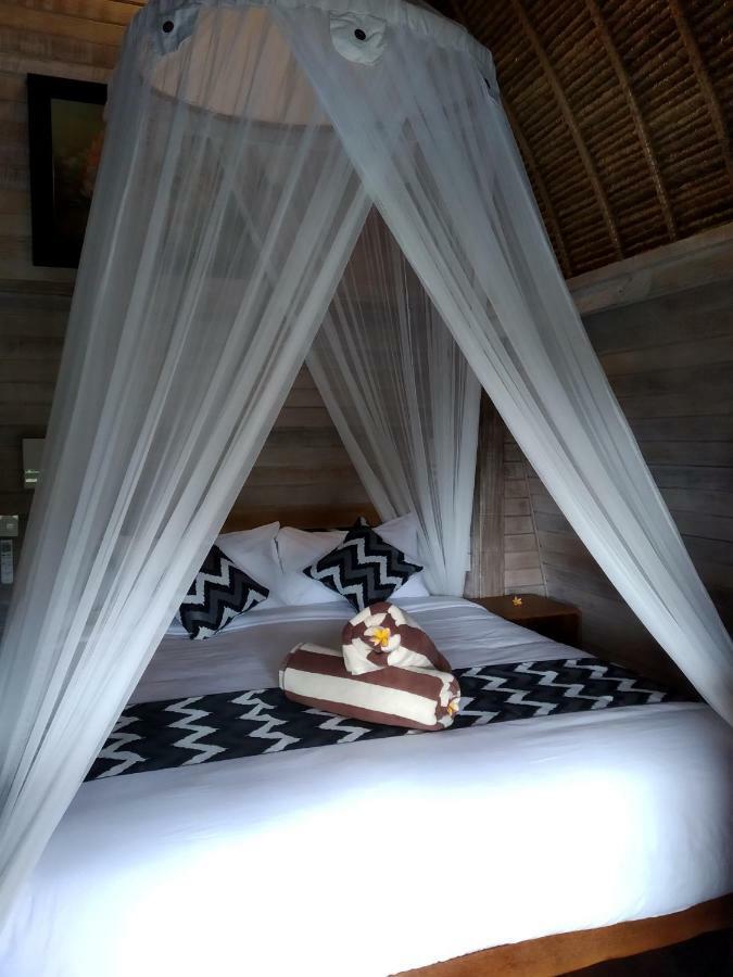 Bed & Breakfast Honeybee Huts *