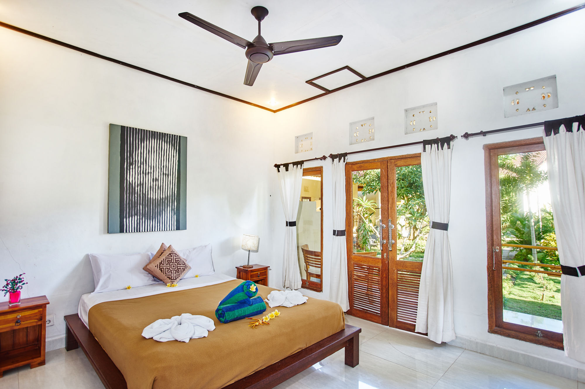 Taos House Nusa 3*