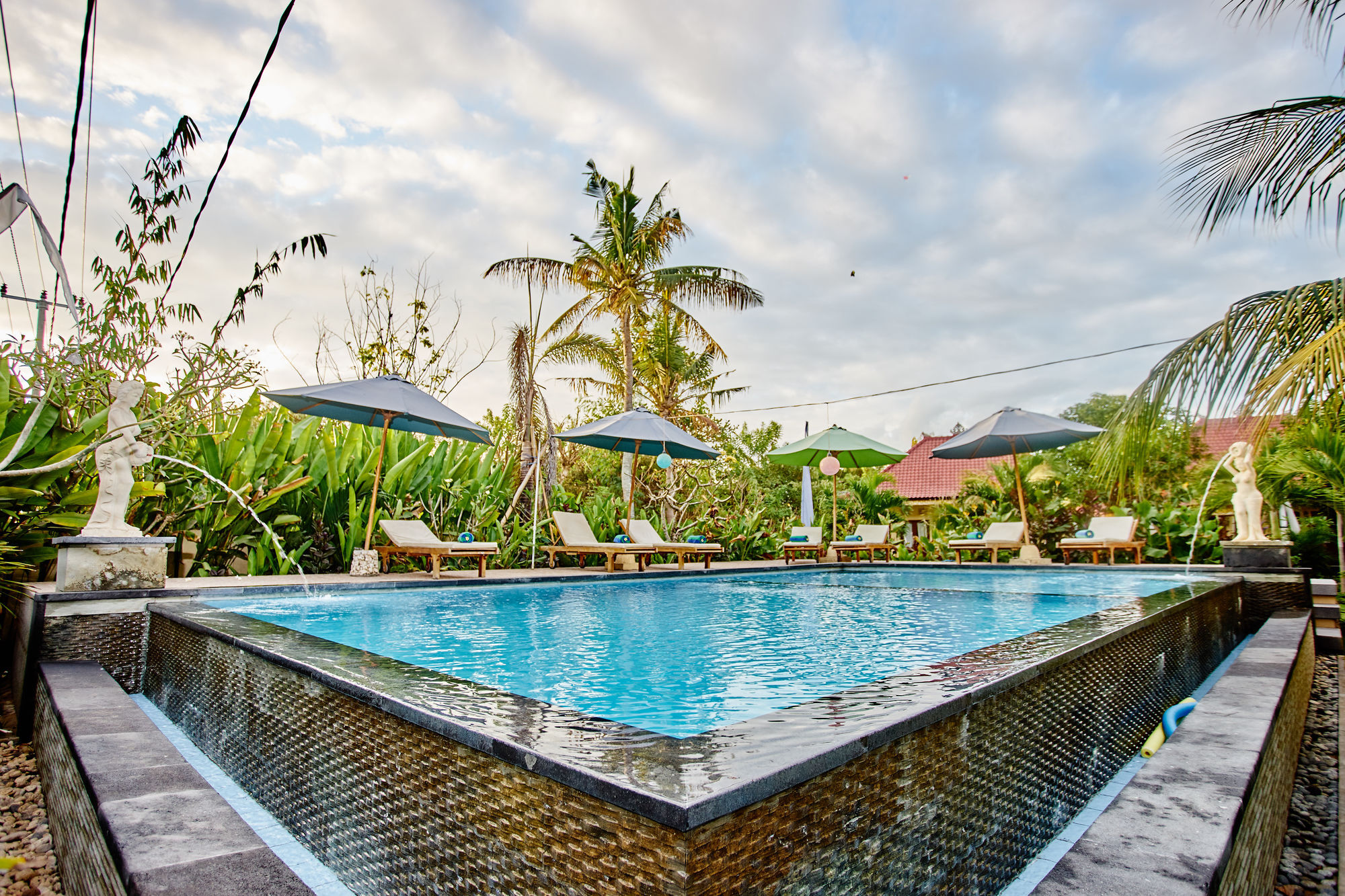 Taos House Nusa 3*