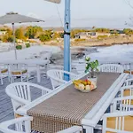 Villa Waru
