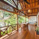 Lembongan Island Beach Villas