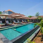 Samanta Huts