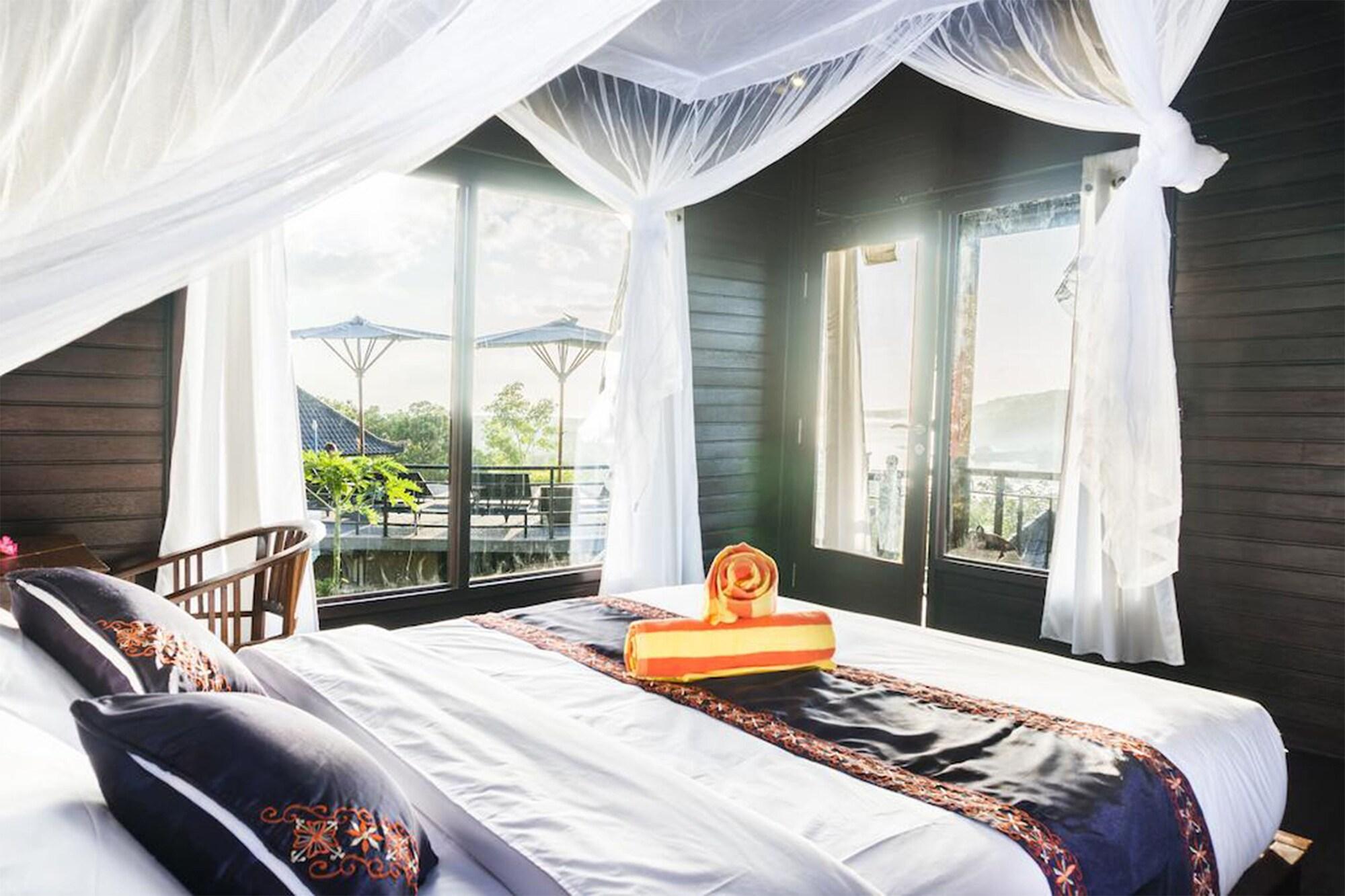 Sunrise Ocean Hut's 3*