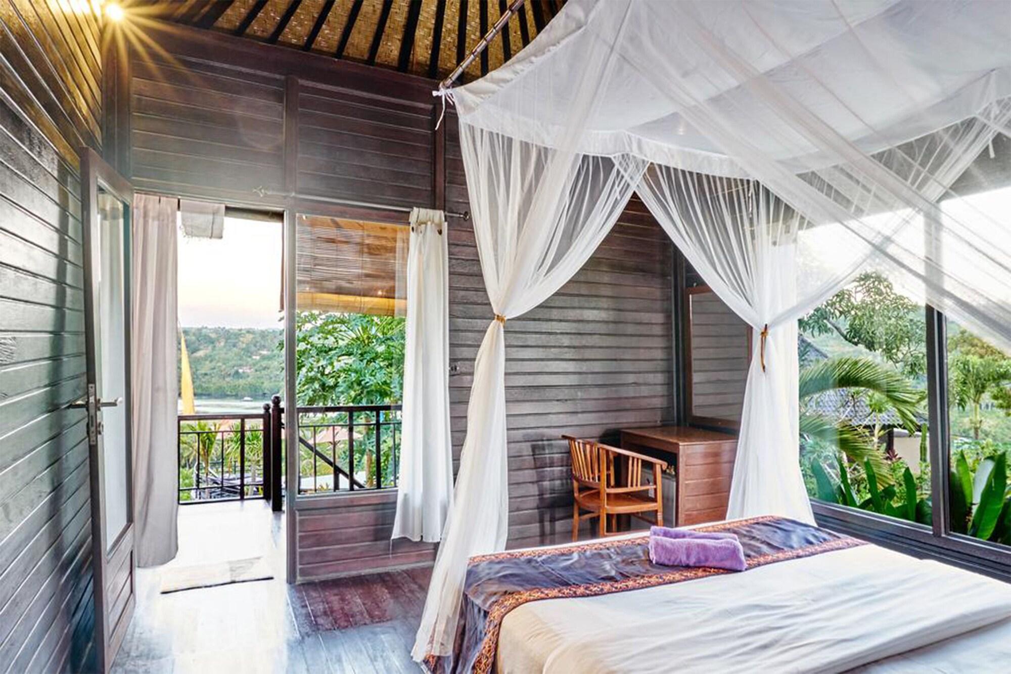 Sunrise Ocean Hut's