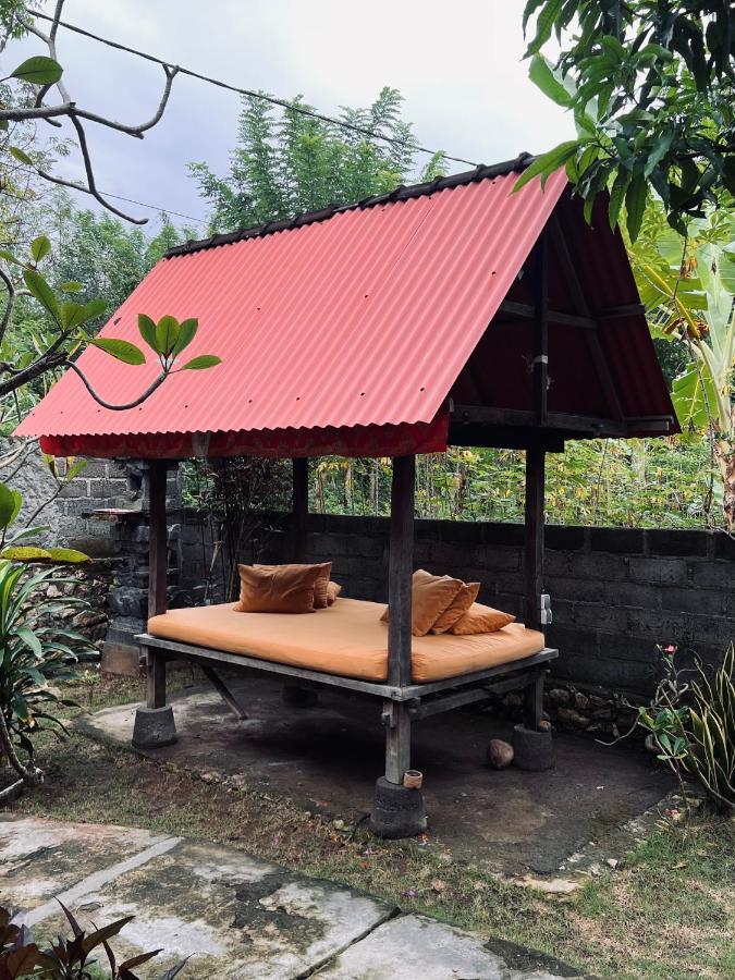 Tempat Tidur & Sarapan Honeybee Huts