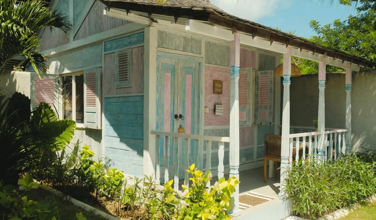 The Shacks At Sandy Bay Villa *