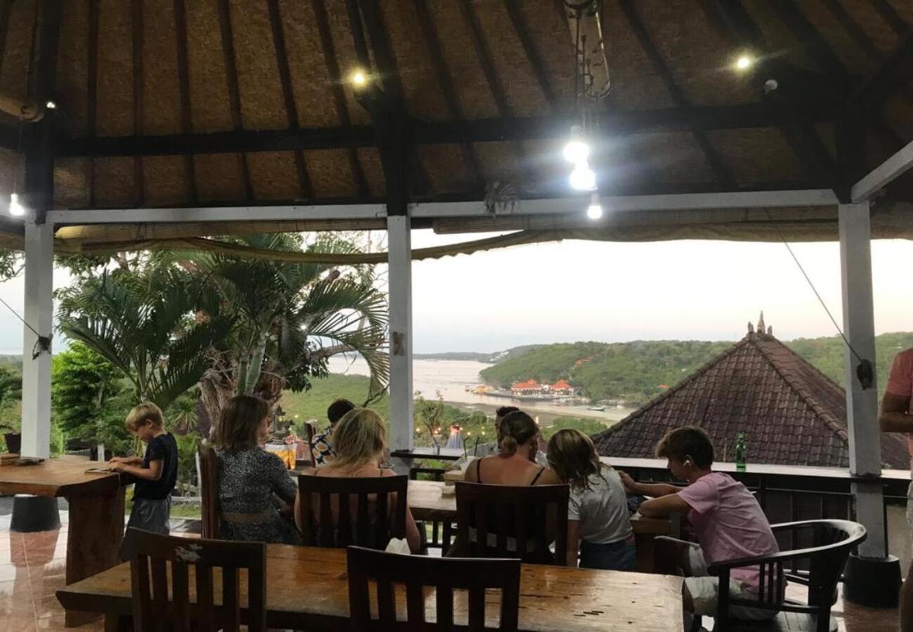 Sunrise Ocean Hut's Holiday park