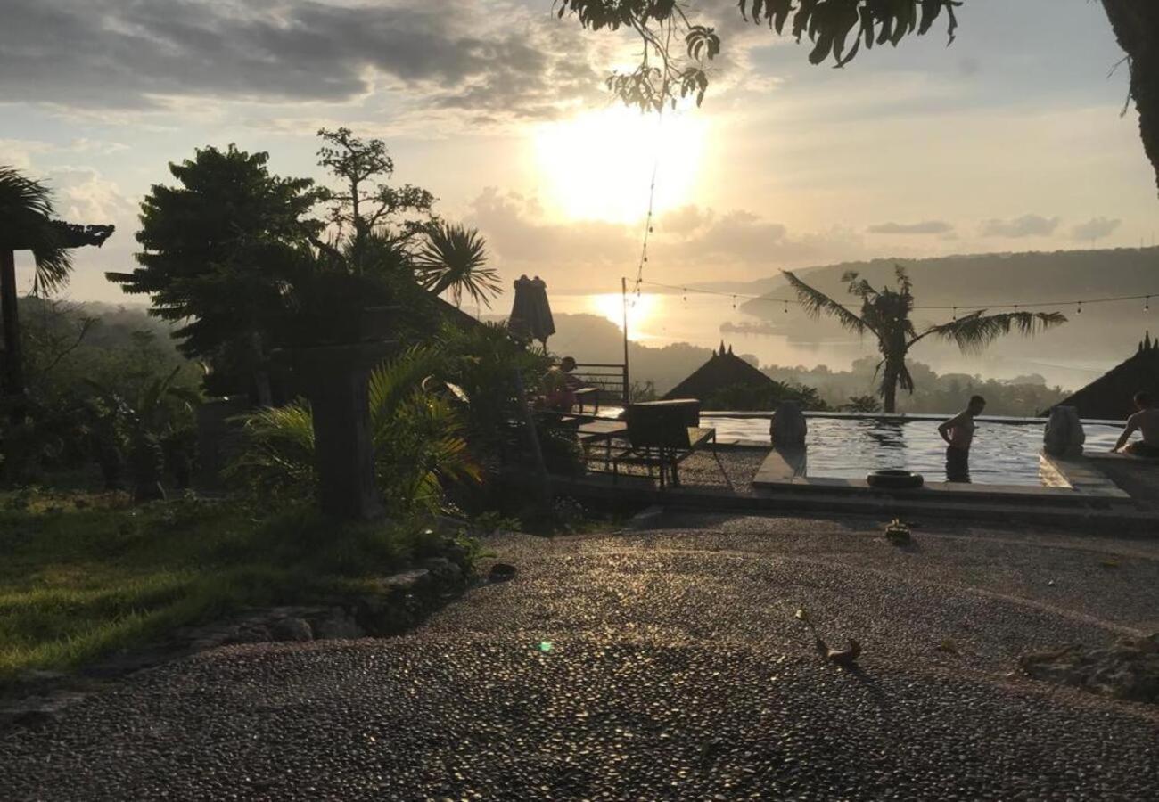 Sunrise Ocean Hut's 3*