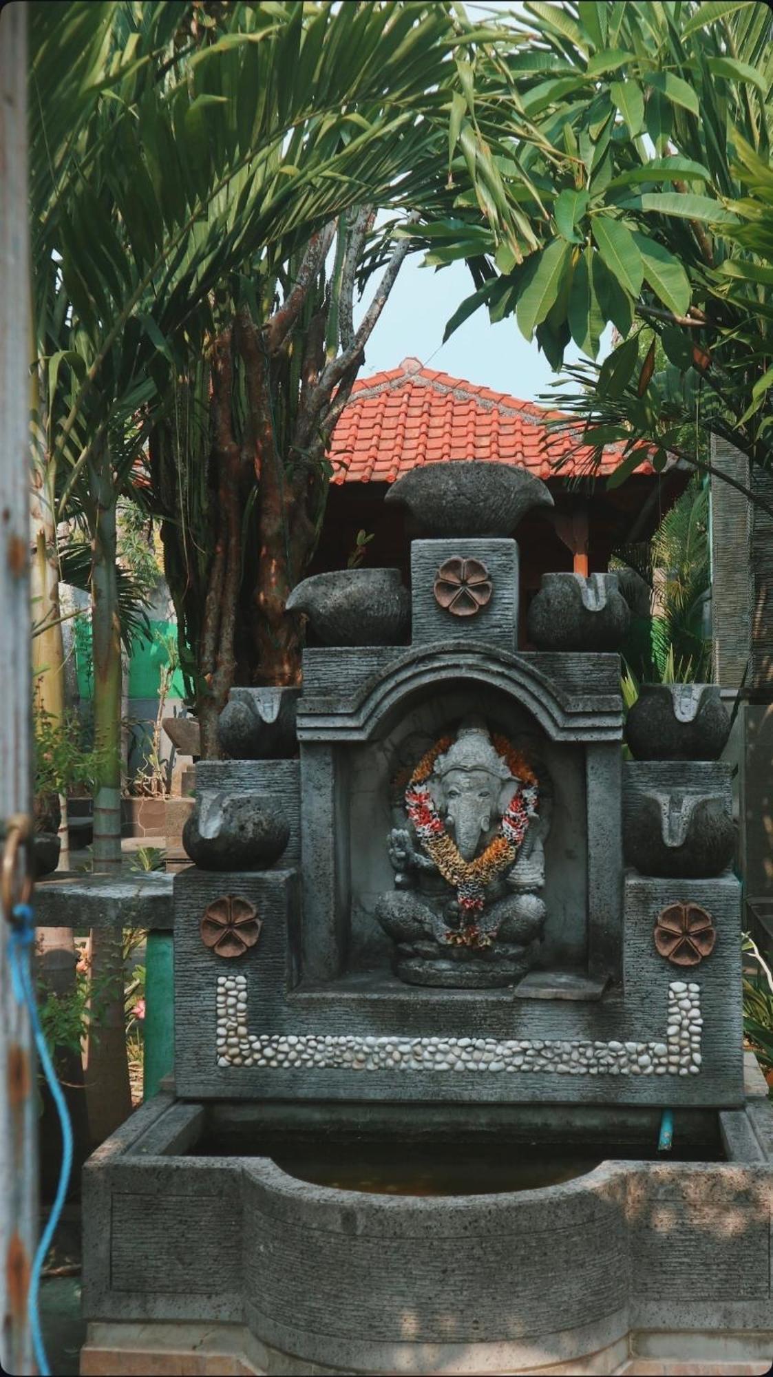 Lembongan Hostel *