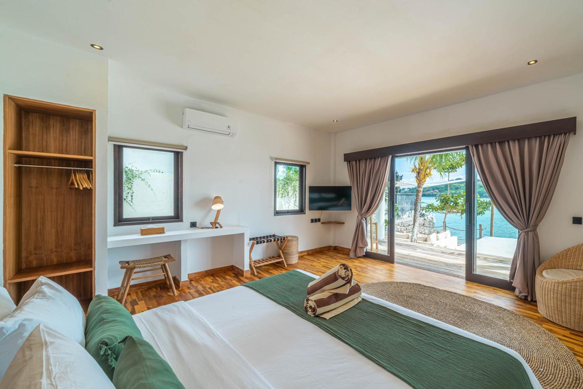 La Ceningan - Breathtaking 4br Beachfront In Nusa Ceningan Villa *
