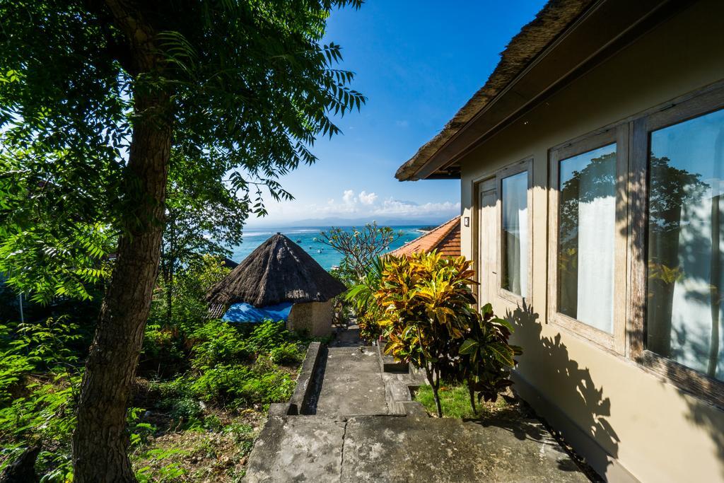Ware Ware Surf Lembongan