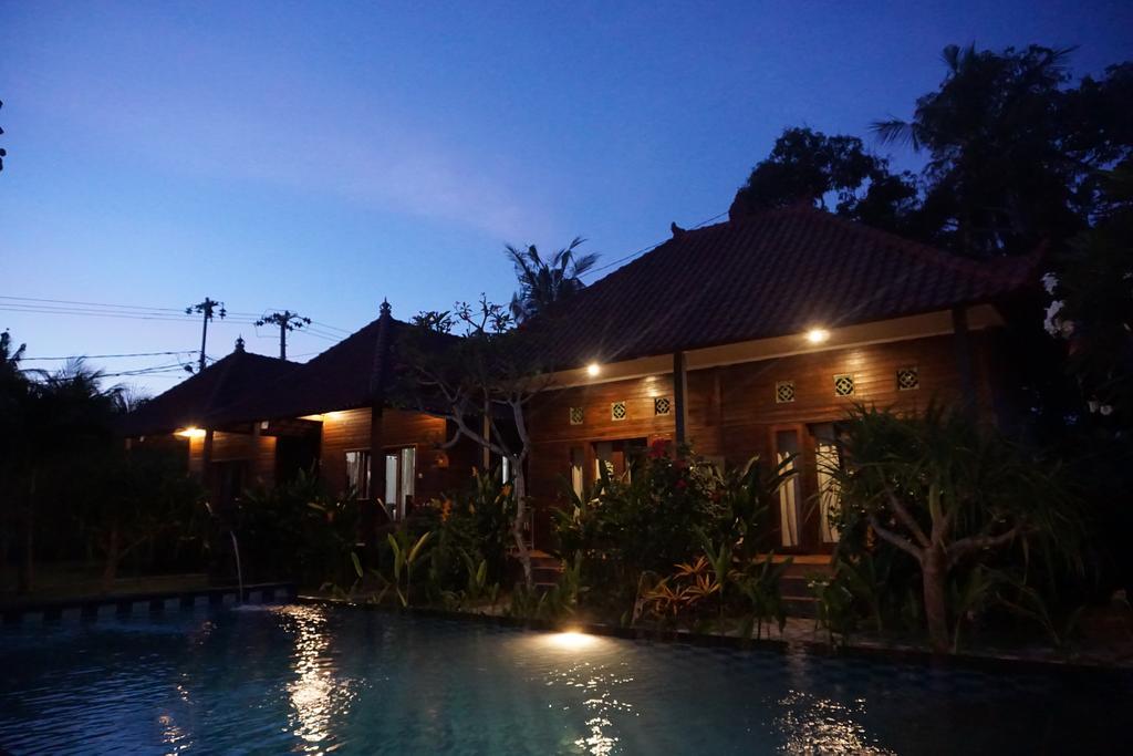 Nyoman And Grill Guest house 2*