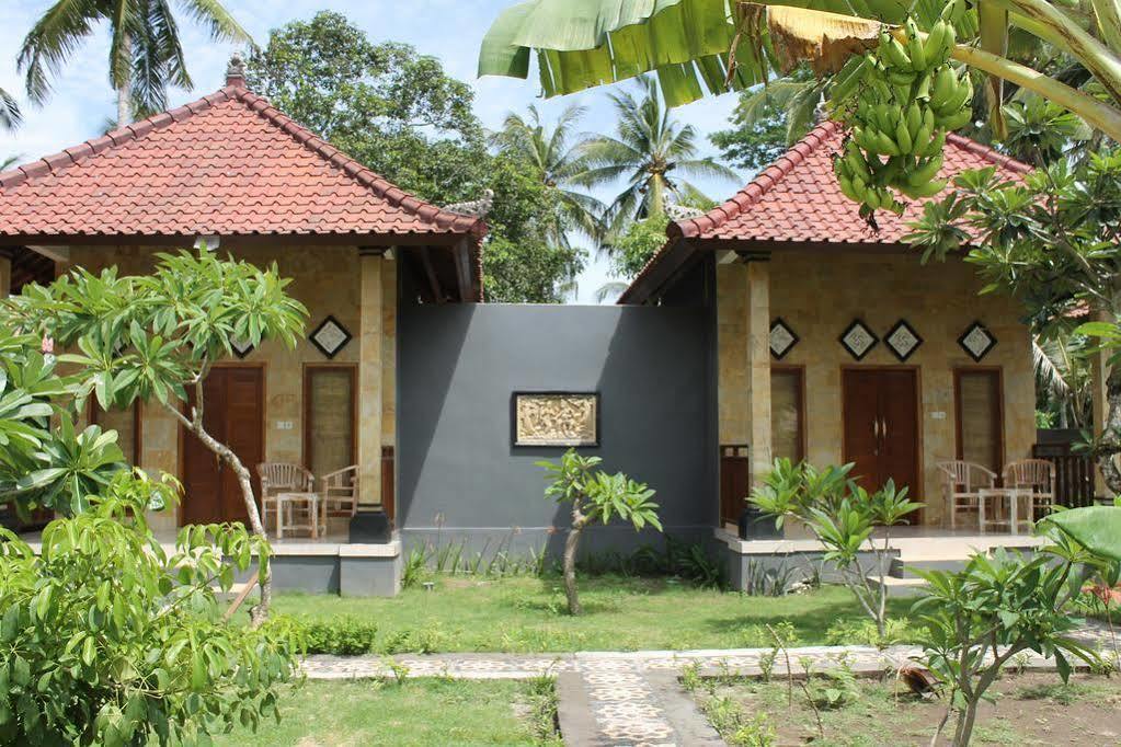Nyoman And Grill Guest house 2*
