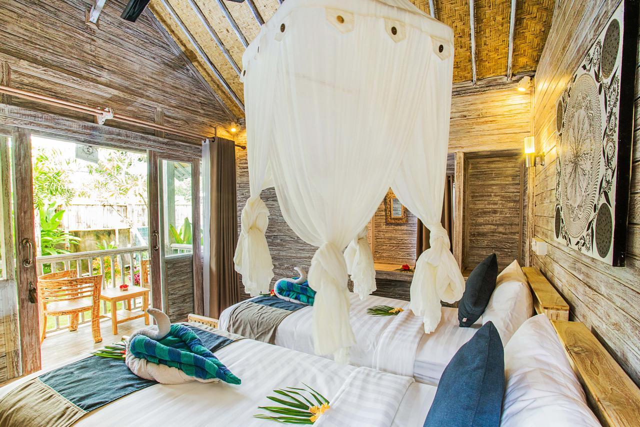 Holiday park The Syron Huts 3*