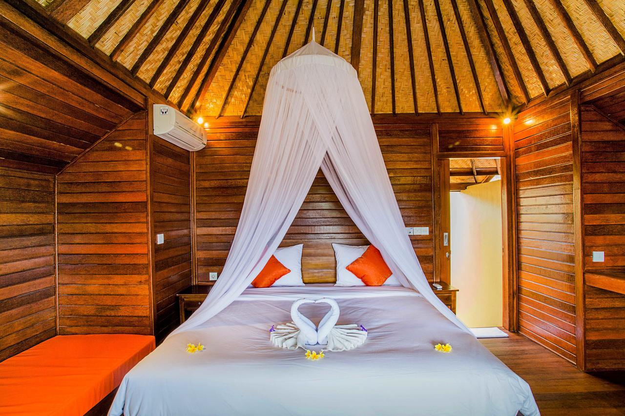 Samanta Huts 3*