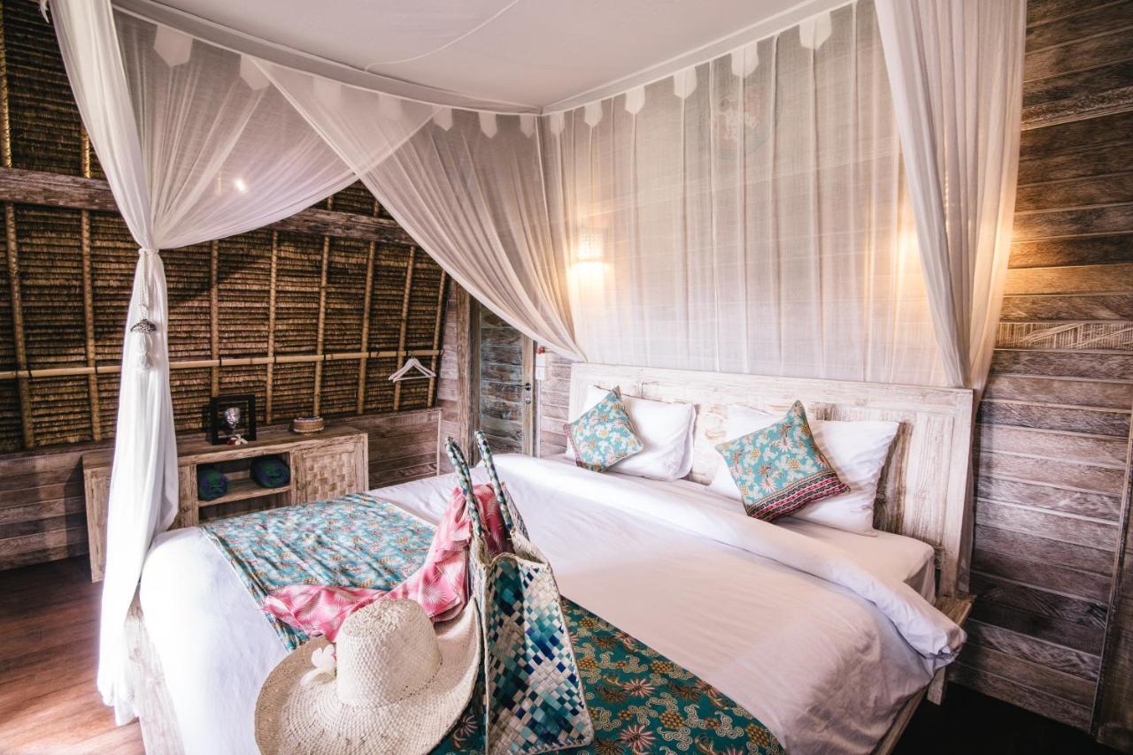 Dream Huts Resor 4*
