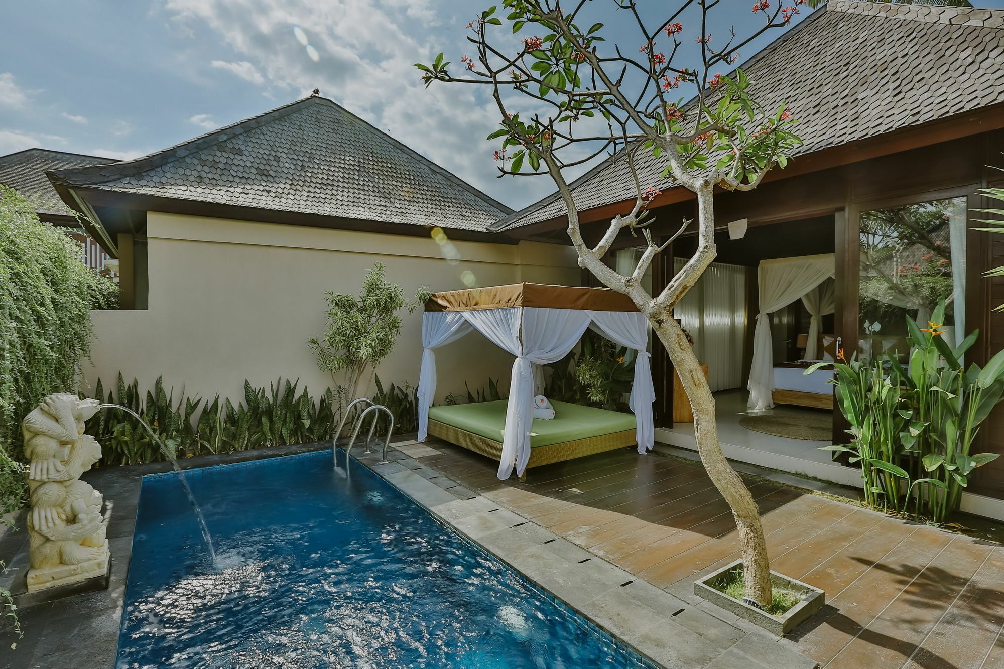 D'nusa Club And