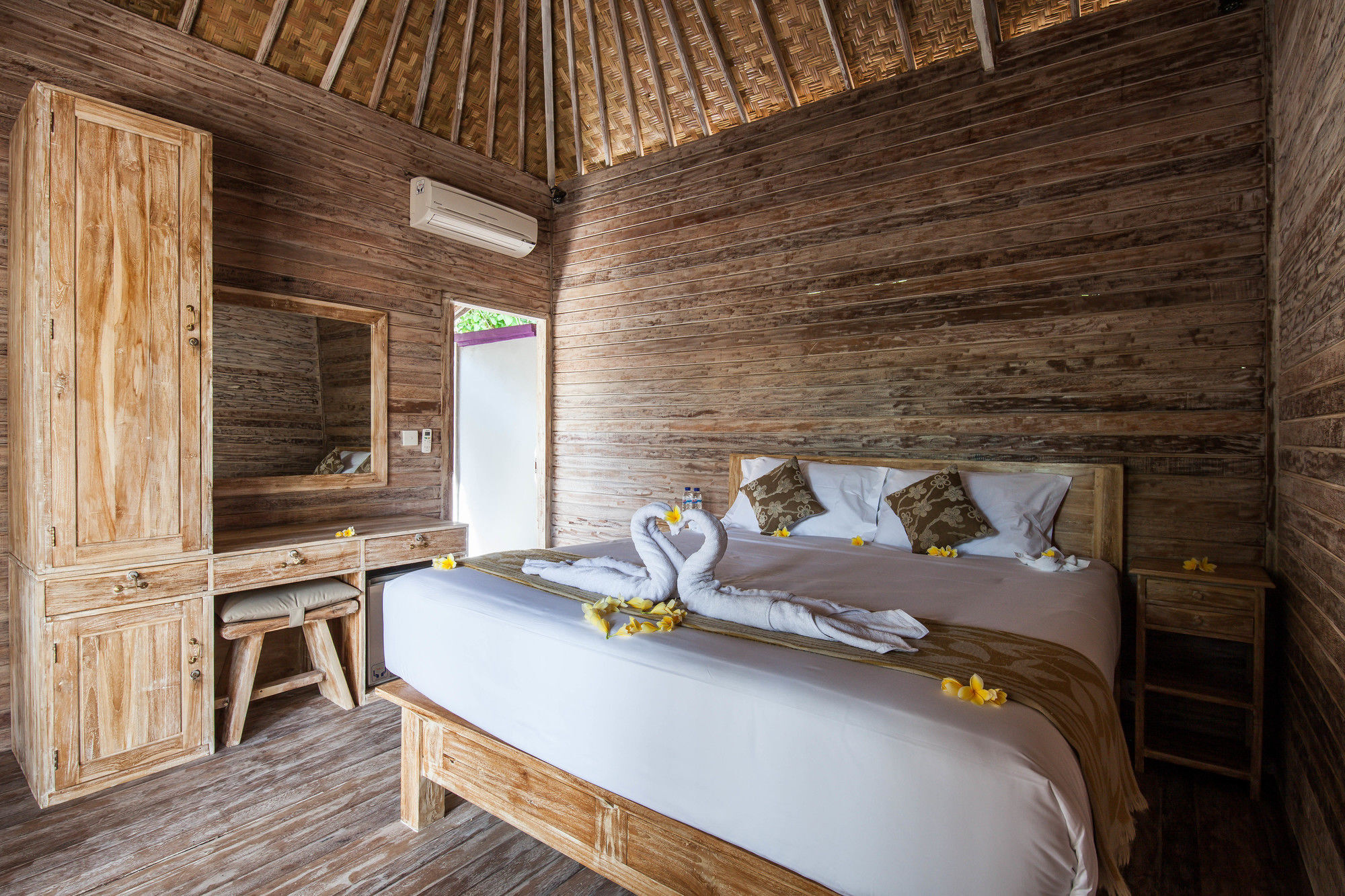 Holiday park The Nichos And 3*
