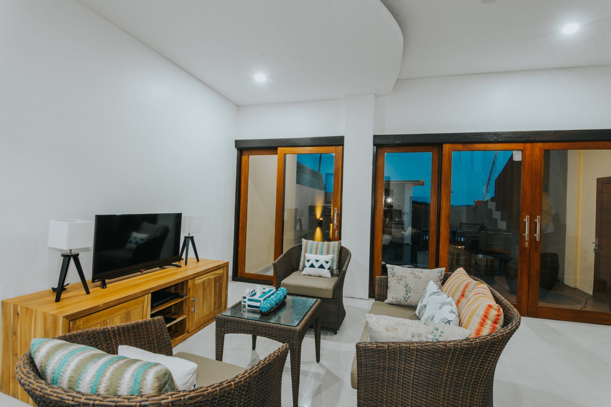 Villa Secret Outlook